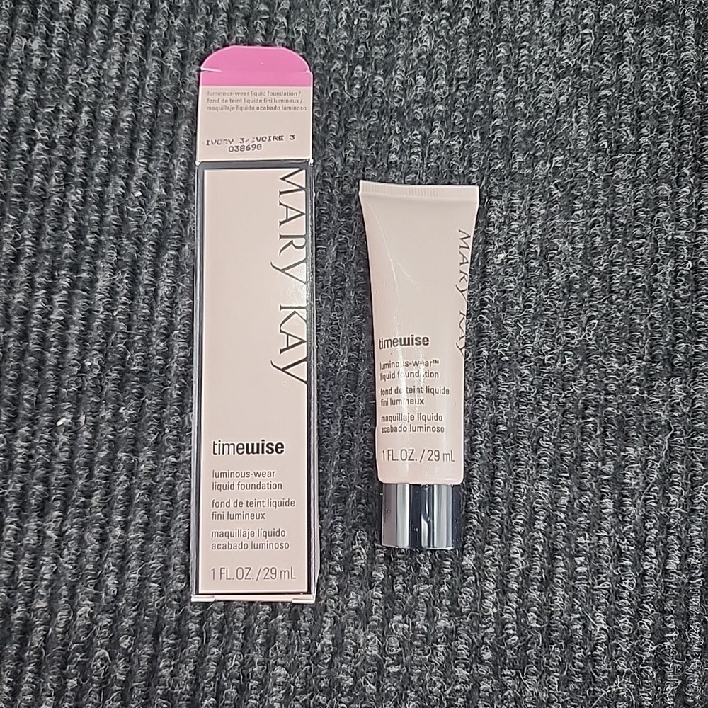 Mary Kay Timewise Luminous-Wear Liquid‎ Foundation 1oz. Ivory 3 Normal To Dry